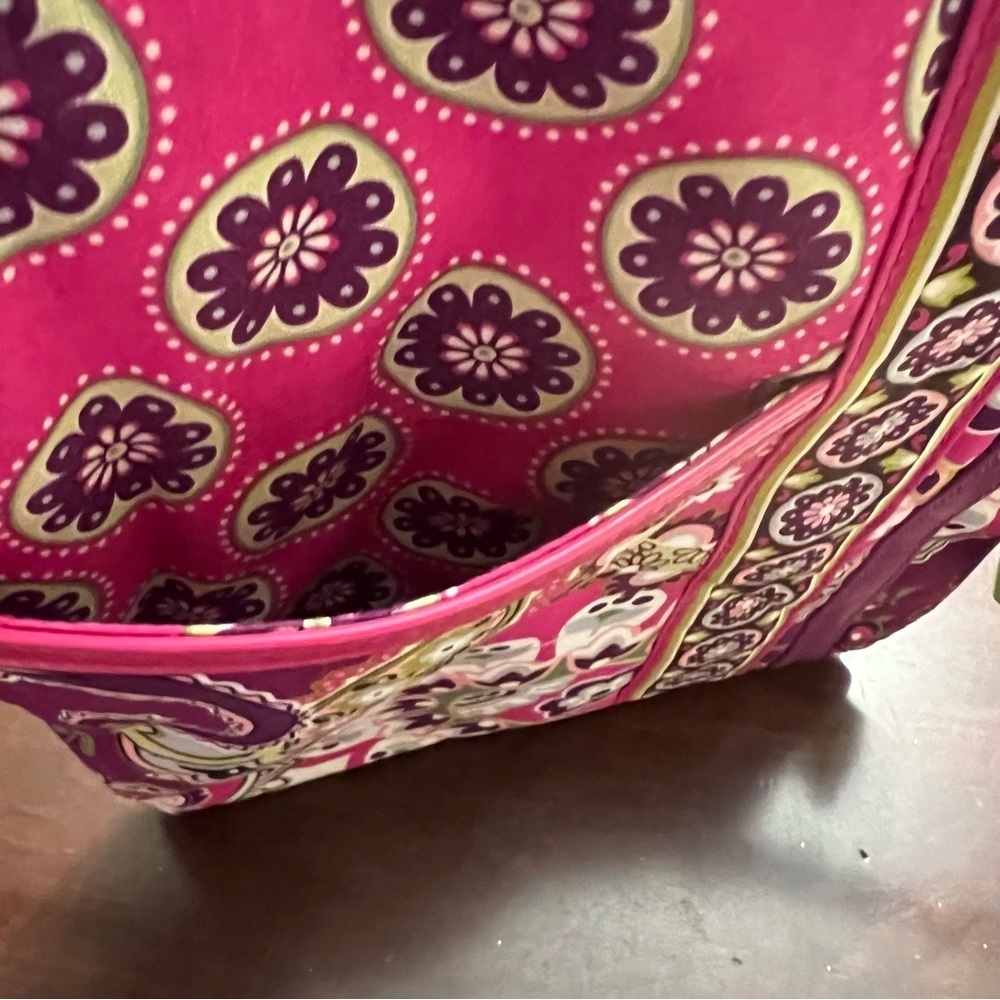 VERA BRADLEY retired print Very Berry paisley flipster bag  NWT - Picture 8 of 9